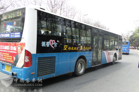 運(yùn)行中通陽(yáng)光系列節(jié)能公交車