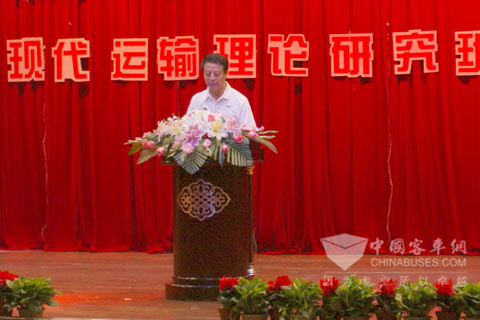 中通客車總經(jīng)理孫慶民在答謝晚會(huì)上致詞