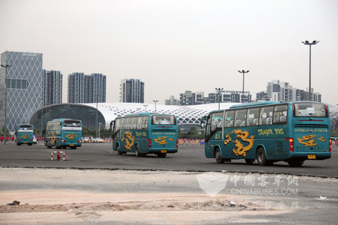 龍巴海格車隊奔赴大運會開幕式現(xiàn)場