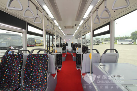大金龍三開門、低地板公交車XMQ6120AGD5內(nèi)飾