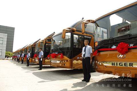 在蘇州無錫等地投運(yùn)的海格LNG客車