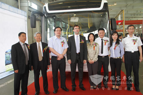 中國(guó)首輛獲歐盟整車認(rèn)證的純電動(dòng)客車YS6120GBEV