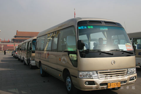 金旅考斯特服務(wù)全國(guó)兩會(huì)