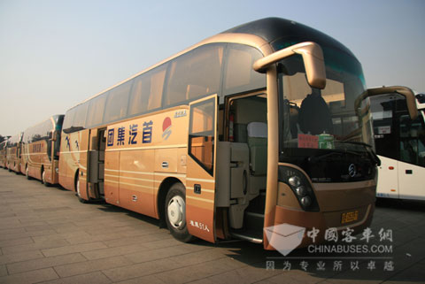 金旅考斯特服務(wù)全國(guó)兩會(huì)