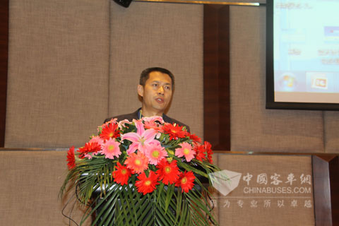 中通客車副總經(jīng)理賈開(kāi)潛發(fā)表講話