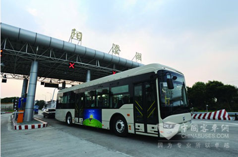亞星YBL6127純電動(dòng)客車(chē)