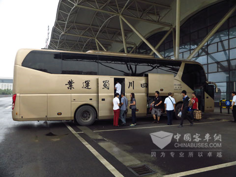 乘客們紛至沓來(lái)