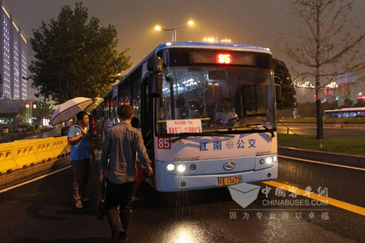 南京千輛大金龍保障青奧會(huì)期間交通運(yùn)輸