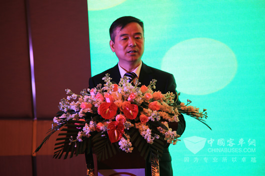 安凱客車黨委書記李永祥在“安凱美麗中國(guó)行”啟動(dòng)儀式上致辭