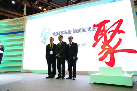 羅丹峰、彭東慶、賴志藝為“聚”亮燈