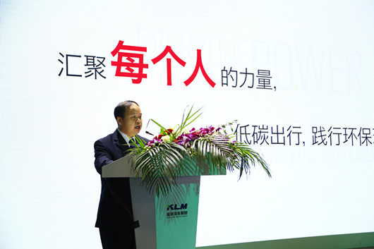 金旅客車國內銷售總監(jiān)兼銷售公司總經理賴志藝講解“聚”之內涵