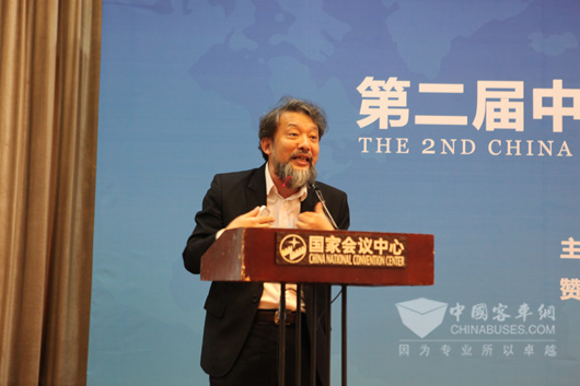 廈門理工學(xué)院中國未來巴士系統(tǒng)研究中心教授王健