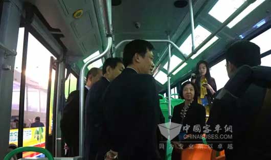 揚(yáng)子江4款新能源車(chē)亮相新能源成果匯報(bào)展