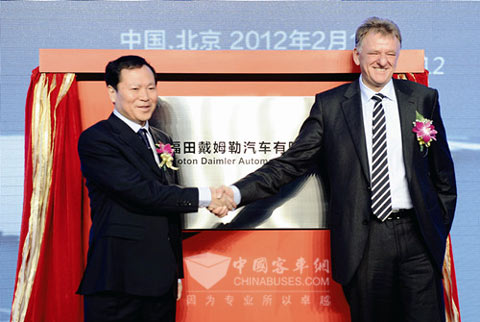 2012年2月18日，北京福田戴姆勒汽車有限公司正式成立，雙方各持股50%。