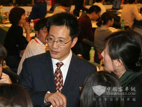 杭州中策橡膠有限公司副總經(jīng)理葛國(guó)榮在央視2010年黃金資源廣告招標(biāo)會(huì)上
