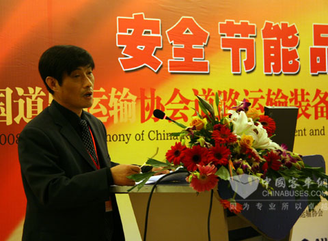 南京長(zhǎng)客集團(tuán)工業(yè)公司辦公室主任陳南平