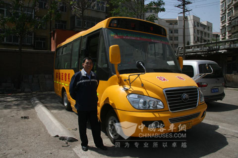 裕翔校車與駕駛?cè)藛T