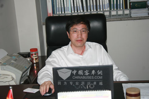 福田歐V新能源客車(chē)公司副總經(jīng)理劉國(guó)強(qiáng)在接受客車(chē)網(wǎng)記者采訪