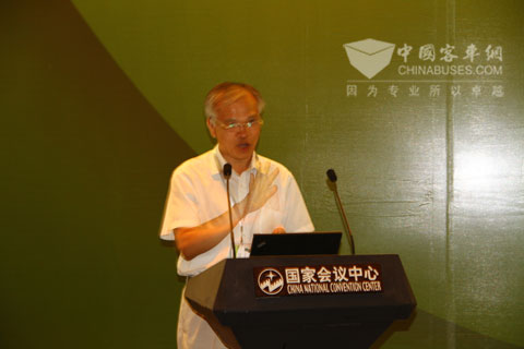 清華汽車(chē)工程開(kāi)發(fā)研究院常務(wù)副院長(zhǎng)宋健教授