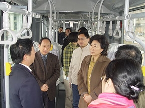 安徽省長(zhǎng)助理花建慧希望安凱成為我國(guó)新能源客車的強(qiáng)者