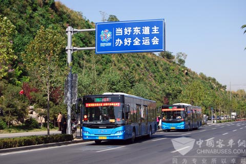 運營在濟(jì)南街頭的青年BRT