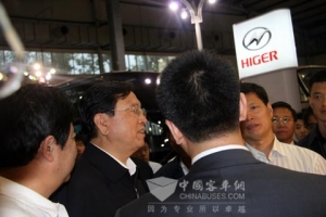 圖說(shuō)國(guó)務(wù)院副總理張德江與海格客車的故事