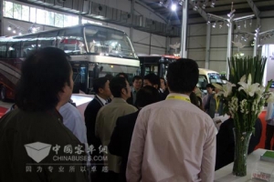 國(guó)家相關(guān)部門領(lǐng)導(dǎo)與金旅客車