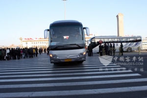 圖說(shuō)兩會(huì)：宇通客車(chē)服務(wù)2011全國(guó)兩會(huì)