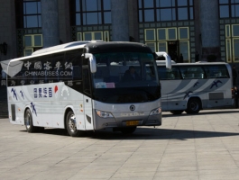 圖說(shuō)兩會(huì)：申龍客車(chē)服務(wù)2011全國(guó)兩會(huì)