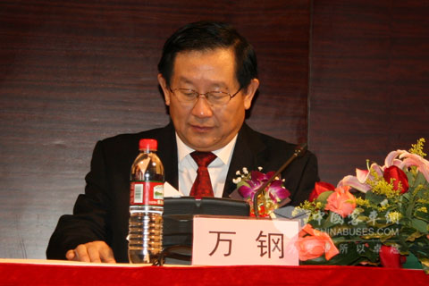 全國政協(xié)副主席、科技部部長萬鋼在大會(huì)上致辭
