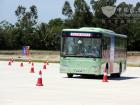 裝配艾里遜自動變速箱的大金龍公交車6127G在瓊海汽車試驗場進(jìn)行試駕