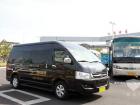 海格商旅車在虹橋機(jī)場(chǎng)遇到兄弟海格H90.