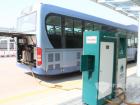 中文純電動(dòng)公交車在充電站