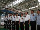 與會領(lǐng)導參觀新工廠后合影留念