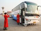 兩會(huì)禮儀和靚麗“國車”龍威合影