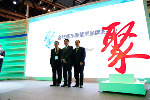 羅丹峰、彭東慶、賴志藝為“聚”亮燈