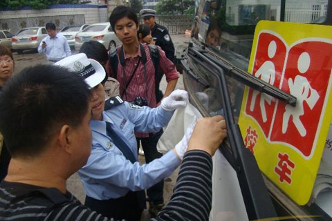 長沙：未貼新版校車專用標(biāo)志的車不能上路