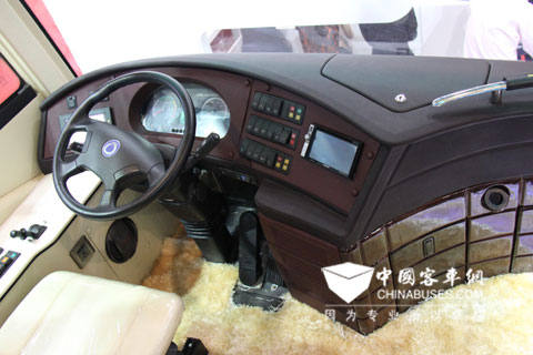 申龍客車(chē)SLK5180房車(chē)