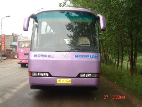 低價出售02年8成新尼奧普蘭JNP6125A旅游車，座位47座，車況特好