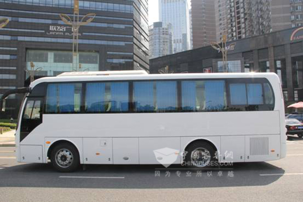 百路佳JXK6901CS53N客車（天然氣國(guó)五24-41座）