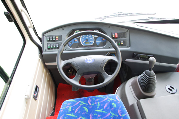 申龍SLK6720UC3GN5公交車（天然氣國(guó)五10-29座）