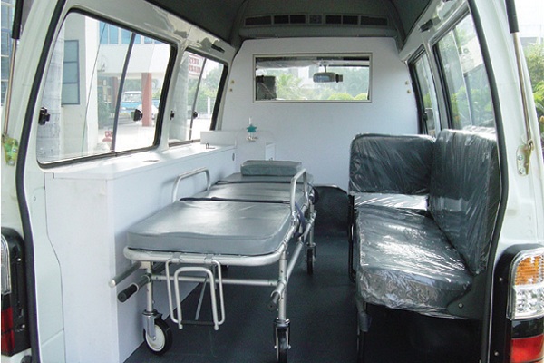 金旅XML5036XJHA8救護(hù)車(chē)（柴油國(guó)四5-7座）
