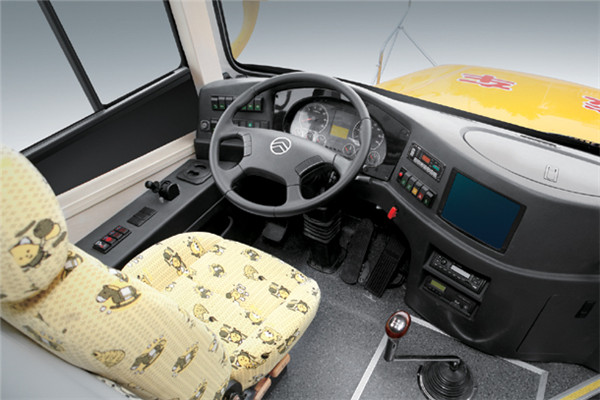 金旅XML6901J15ZXC中小學(xué)生專用校車(chē)（柴油國(guó)五24-42座）