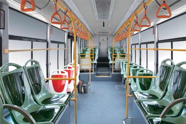 金旅XML6105JHEVA5C1公交車（柴油/電混動(dòng)國五20-36座）