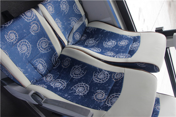 南京金龍NJL6820BEV1客車(chē)（純電動(dòng)24-35座）