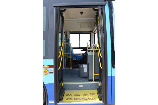 宏遠(yuǎn)KMT6106GBEV4公交車(chē)（純電動(dòng)19-39座）