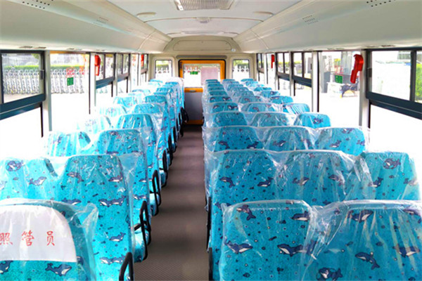 華新HM6108XFD6XZ中小學(xué)生專用校車（柴油國(guó)六46-56座）