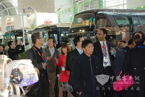 客車行業(yè)全景展示，新能源客車成焦點