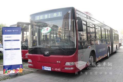 裝配上柴天然氣發(fā)動(dòng)機(jī)的丹東黃海客車