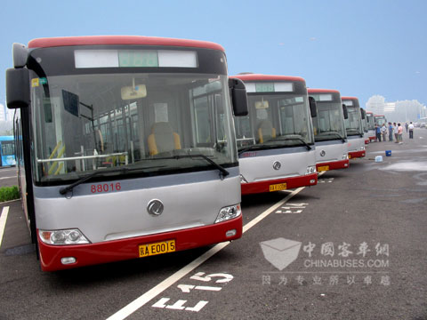 配裝東風(fēng)康明斯國(guó)四發(fā)動(dòng)機(jī)的公交車
